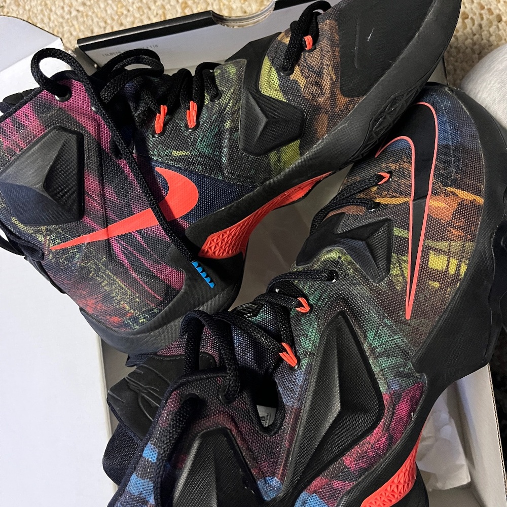 Men’s LeBron XIII SIZE 9